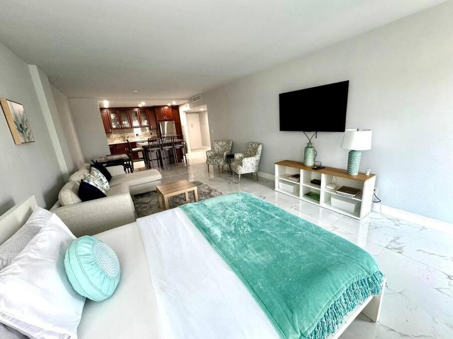 Sunny Isles Beach Spacious Apartment Εξωτερικό φωτογραφία